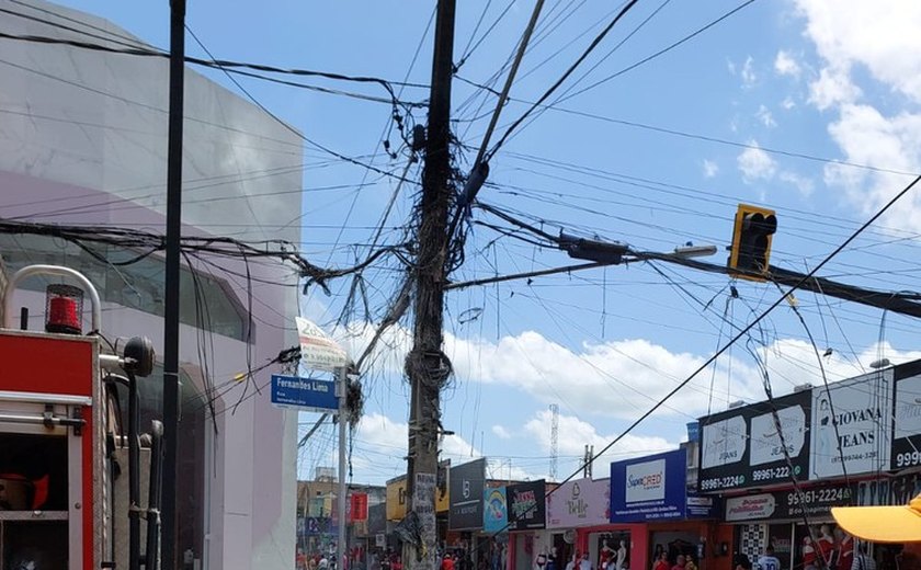 Após incêndio em postes, rede de fibra ótica apresenta problemas em municípios de Alagoas