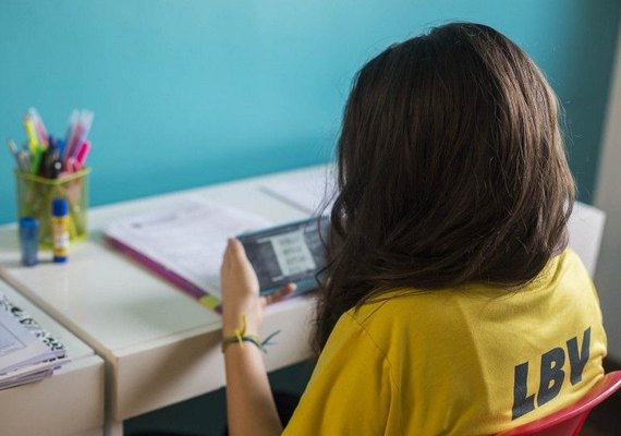 Quais lições a pandemia impôs à alunos e educadores no ensino à distância?