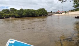 Dupla tenta fugir pelo mangue com granada, drogas e arma