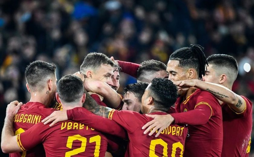 Jogadores da Roma abrem mão de quatro meses de salário