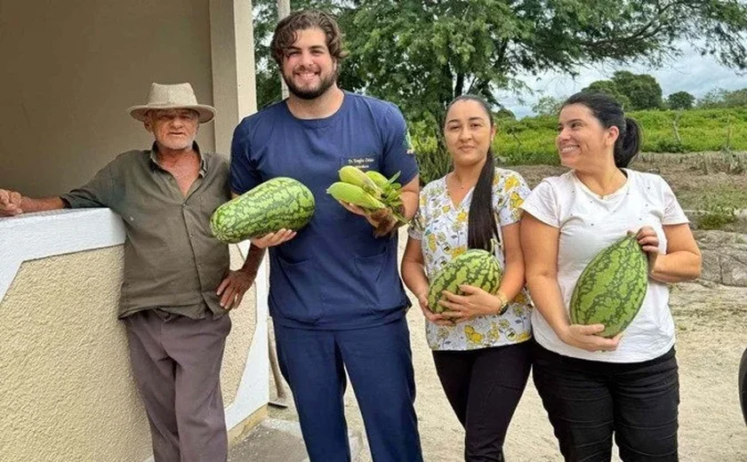 Médico alagoano viraliza ao mostrar presentes de pacientes da zona rural do estado