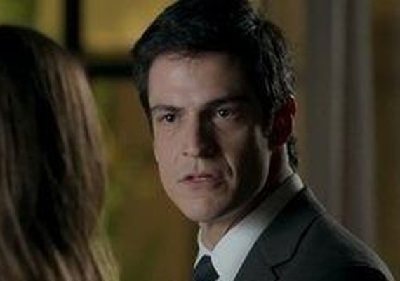 'Pega Pega': Eric conta a Luiza que mãe de Bebeth era paranoica e tinha segredo