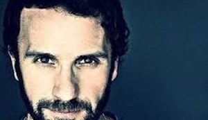 Ator de Grey’s Anatomy e Barrados no Baile morre em acidente de carro
