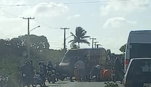 Acidente entre carro e moto deixa duas pessoas feridas na AL-115