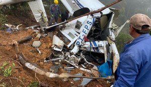 Dois corpos são resgatados em escombros após queda de helicóptero