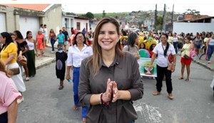 Com mais de 180 mil seguidores, prefeita ganha visibilidade durante desfile do projeto 'Das Páginas para a Vida'