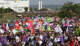 Mulheres protestam em várias cidades contra Bolsonaro, homofobia e machismo