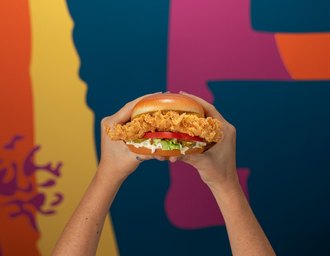 Aussie entra na brincadeira e transforma desafio de pronúncia em nova campanha ‘anti-branding’