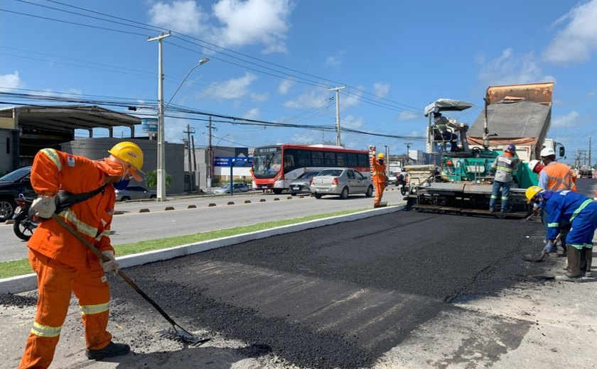 Pavimentação em obra de ampliação da Menino Marcelo passa dos 80% de conclusão