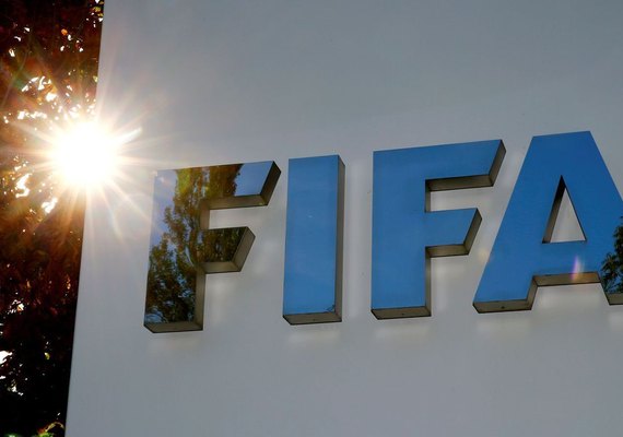 Fifa autoriza cinco substituições por jogo até o final de 2020
