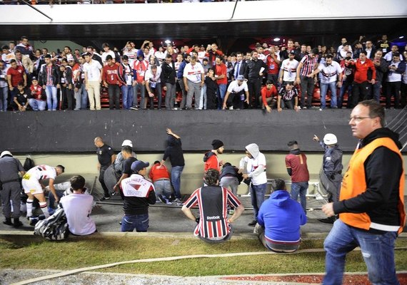 Justiça interdita setor do Morumbi no qual caíram torcedores em jogo