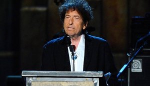 Bob Dylan fala sobre Nobel e diz que músicas são diferentes de literatura