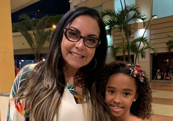 Pré-estreia do filme 'Eu Acredito' tem atriz mirim Rute Martins e cantora Cristina Mel