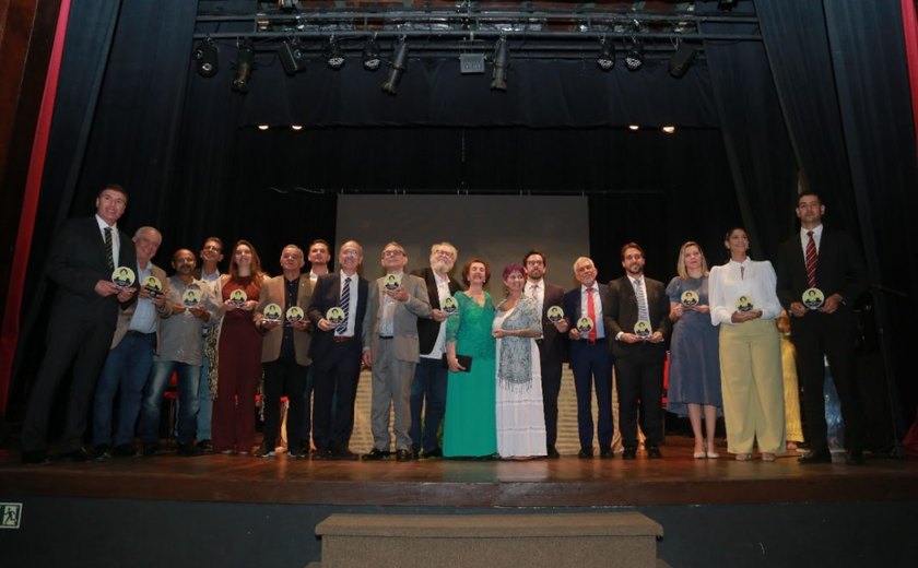 Homenagens a Penedo e ao Dr. Hélio Lopes marcam entrega do Prêmio Selma Brito