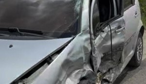 Colisão frontal deixa duas pessoas feridas em trecho da estrada entre Cajueiro e Viçosa