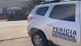 Criança morre e outras duas ficam feridas após adolescente invadir escola com faca