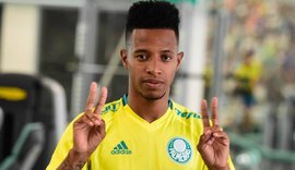 Tchê Tchê alimenta disputa por vaga no time titular do Palmeiras