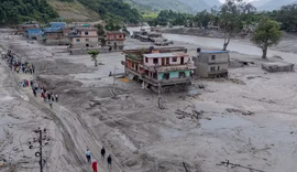 O diretor de escola que salvou 900 estudantes das inundações no Nepal