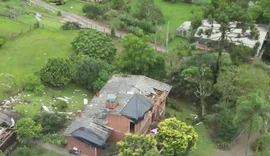 Tornado destelha escola e residências no Rio Grande do Sul