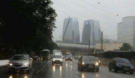 Chove fraco na região metropolitana de São Paulo após 51 dias de estiagem