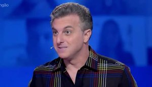 Susto! Luciano Huck cai da escada e é levado às pressas ao hospital