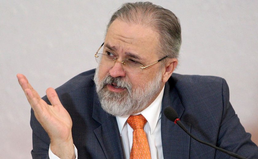 Aras pede investigação sobre denúncias de invasão a hospitais