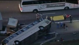 Acidente entre ônibus e carreta deixa dois mortos em São Paulo