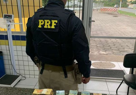 Homem é preso por lavagem de dinheiro e polícia apreende R$ 100 mil em espécie