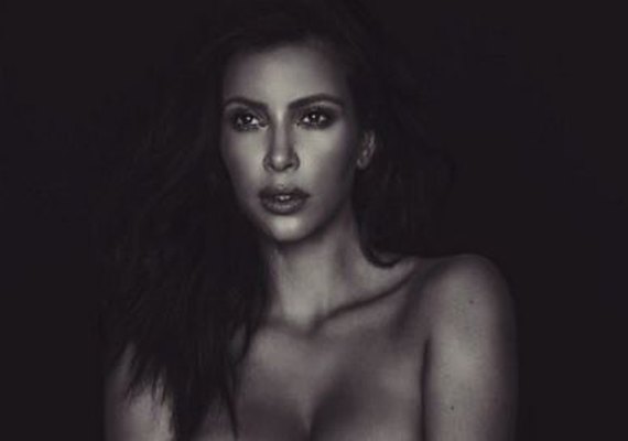 Kim Kardashian revela à badalada revista britânica sua posição sexual preferida