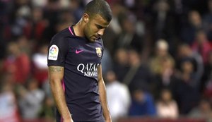 Rafinha passa por cirurgia e desfalca Barcelona no resto da temporada