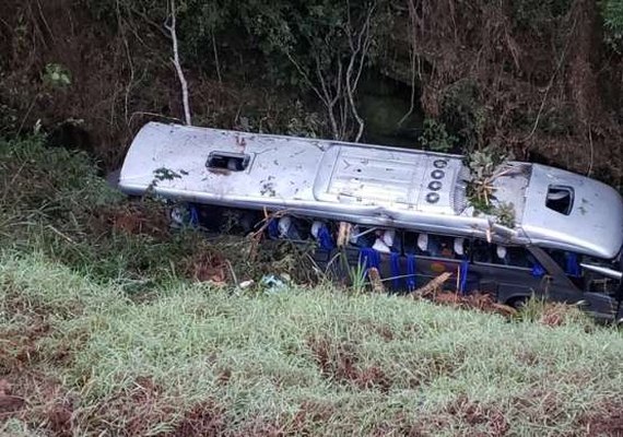 Acidente com ônibus da Buser deixa dois mortos e 34 feridos na BR-381, em João Monlevade