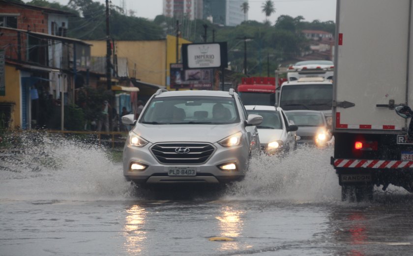 Semarh alerta para chuvas e rajadas de ventos em Alagoas até esta quarta-feira