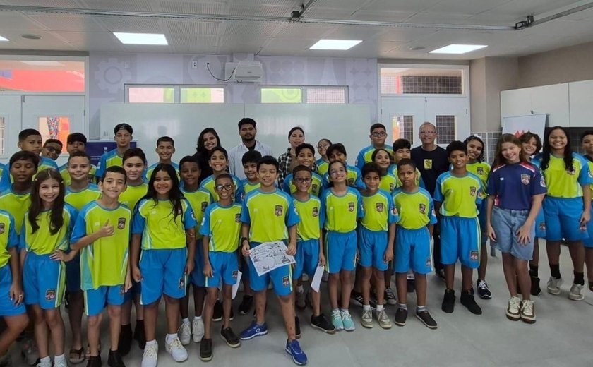 Educação de Maceió, 12º Batalhão da PM e Ufal promovem ações com alunos da Escola Massa