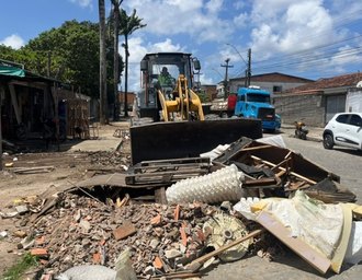 Operação Calçada Cidadã garante livre circulação de pedestres na Santa Lúcia
