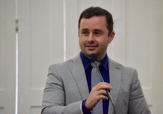 Bruno Toledo critica concessão de título Doutor Honoris Causa a Lula