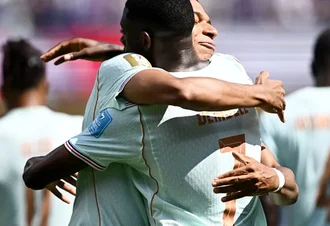 Com show de Dembélé, França goleia a Noruega e avança como líder do grupo