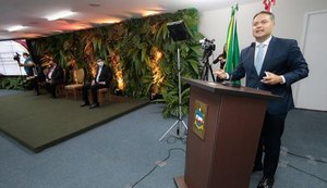 Governo já tem plano para a retomada das aulas do público adulto, anuncia Renan Filho