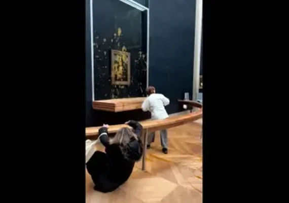 'Mona Lisa': ativistas jogam sopa em pintura em Paris