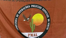 PM apreende drogas e simulacro de arma de fogo durante abordagens em Delmiro Gouveia e Arapiraca