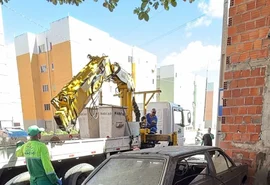 Operação Lata Velha remove sucatas abandonadas das ruas de Maceió