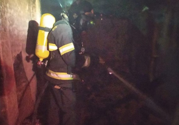Criança morre carbonizada após casa pegar fogo em Limoeiro de Anadia