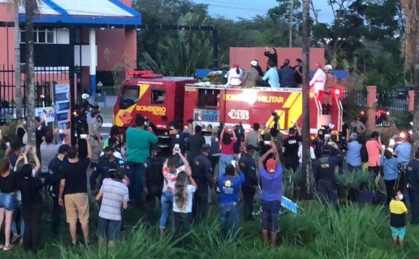 Velório de Marília é encerrado e sepultamento é só para familiares