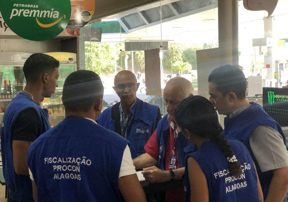 Procon Alagoas fiscaliza postos de combustíveis em Maceió