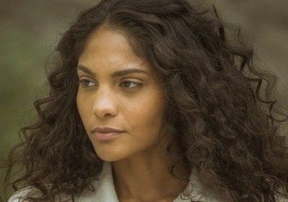 'Os Dias Eram Assim': Presa, Cátia é humilhada e obrigada a ficar nua