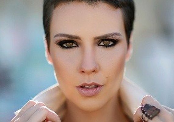 Atriz Camila Rodrigues é vítima de golpe e faz alerta na internet