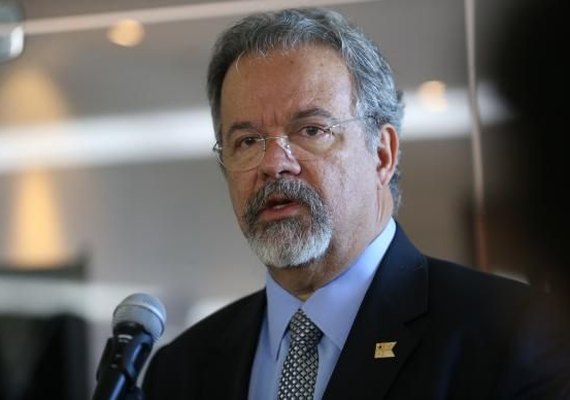 Forças Armadas vão garantir abastecimento, diz governo
