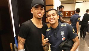 Gabriel Jesus visita Seleção e diz que ainda não tem data para voltar