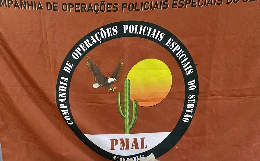 PM apreende drogas e simulacro de arma de fogo durante abordagens em Delmiro Gouveia e Arapiraca