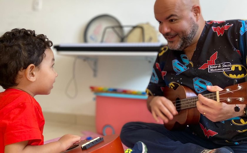 Entenda a importância da musicoterapia no tratamento do TEA