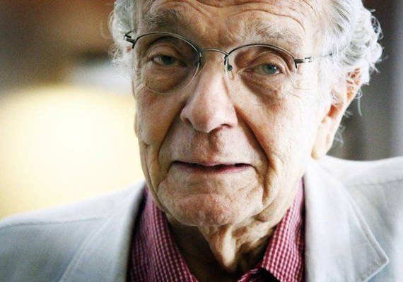 Corpo do jornalista Alberto Dines é enterrado em São Paulo